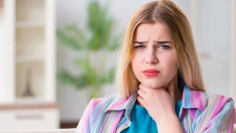 Dầu tía tô có tác dụng Hỗ trợ điều trị cảm lạnh và viêm họng Dầu tía tô có tác dụng Hỗ trợ điều trị cảm lạnh và viêm họng