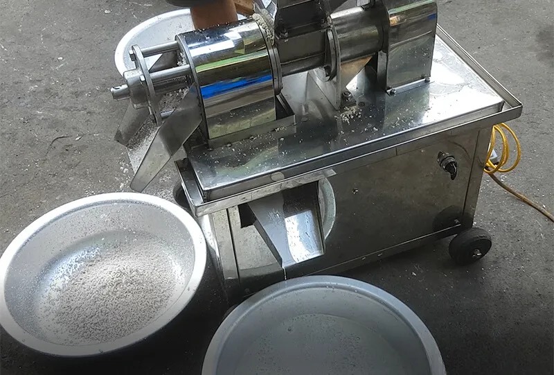 Máy Ép Dầu Dừa: Giải Pháp Tối Ưu Cho Sản Xuất Dầu Nguyên Chất