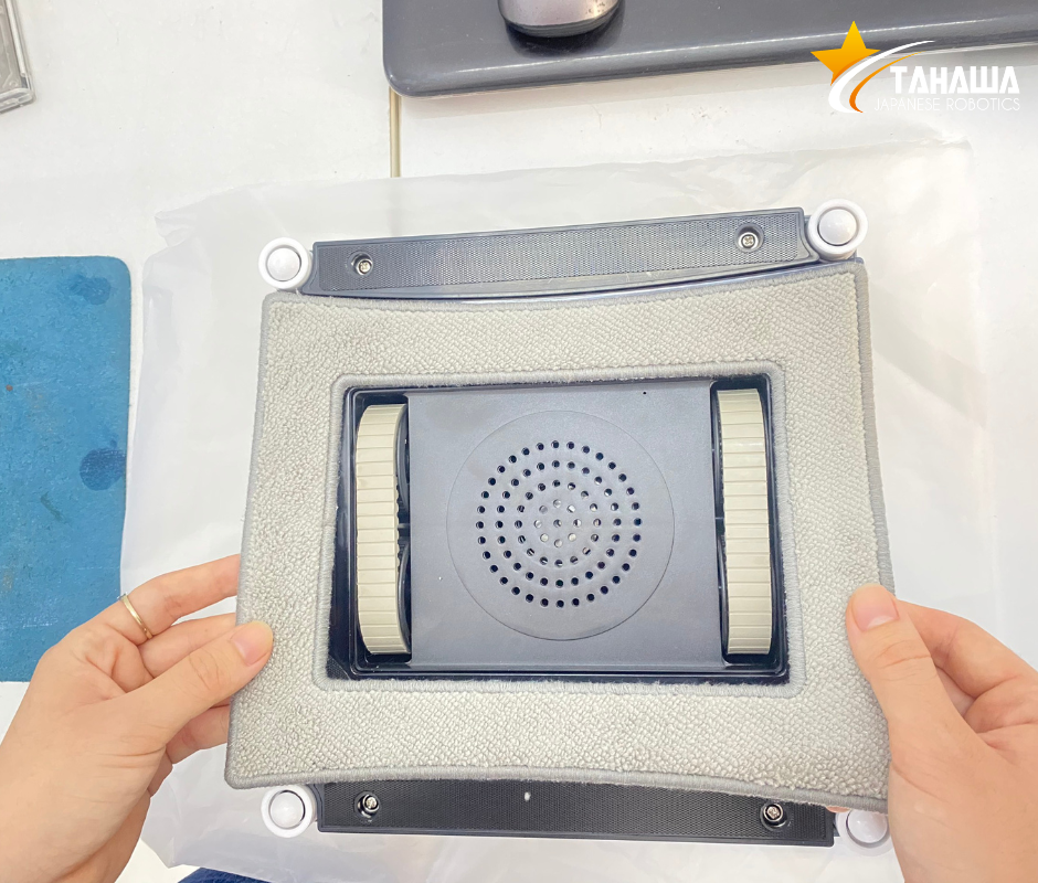 gắn khăn lau vào robot lau kính Tahawa Nhật Bản TH-09GL gắn khăn lau vào robot lau kính Tahawa Nhật Bản TH-09GL