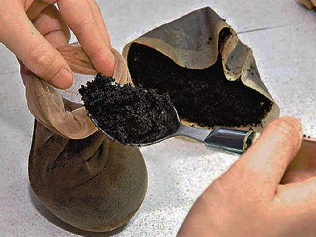 Khử mùi máy lạnh trong phòng ngủ bằng bã cà phê Khử mùi máy lạnh trong phòng ngủ bằng bã cà phê