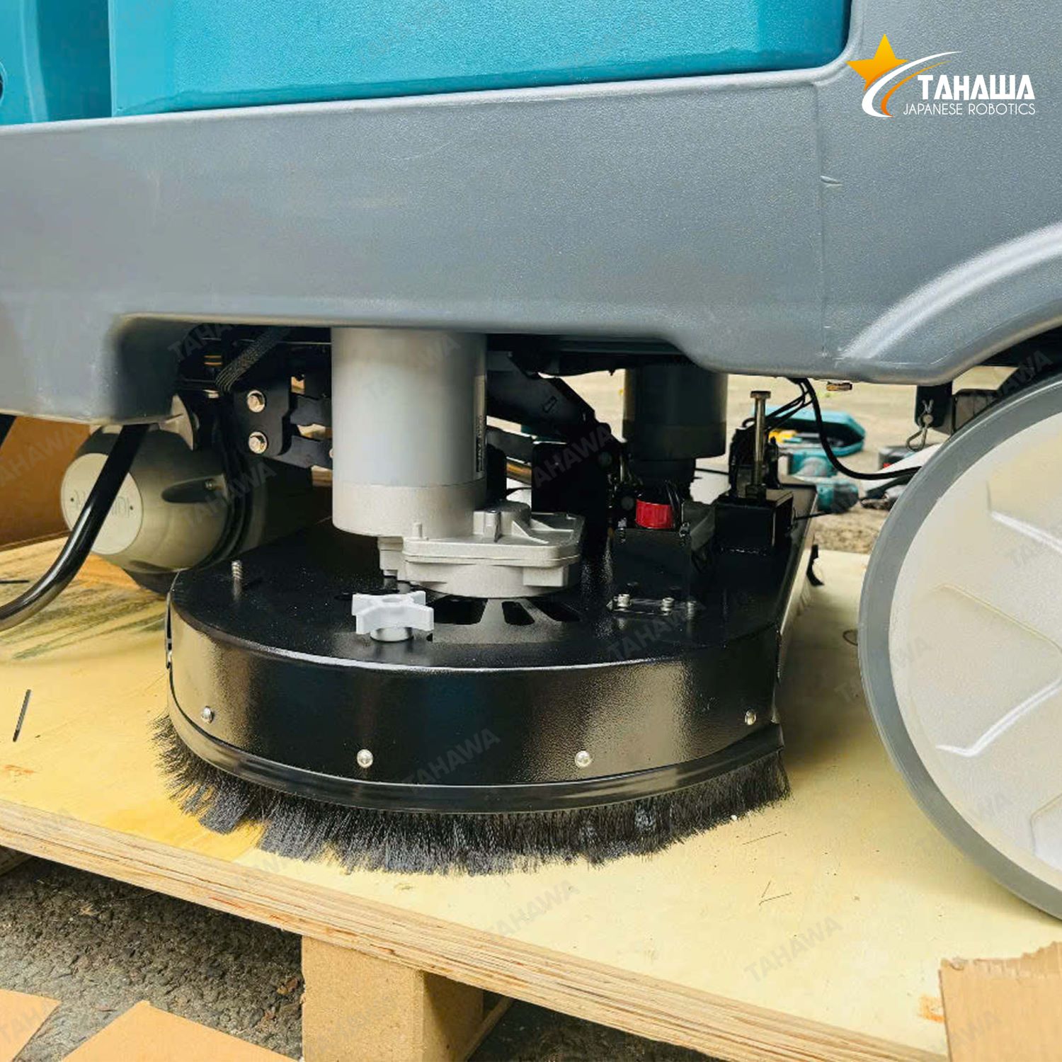 Máy chà sàn ngồi lái của Nhật Tahawa KF150 dùng bình Máy chà sàn ngồi lái của Nhật Tahawa KF150 dùng bình