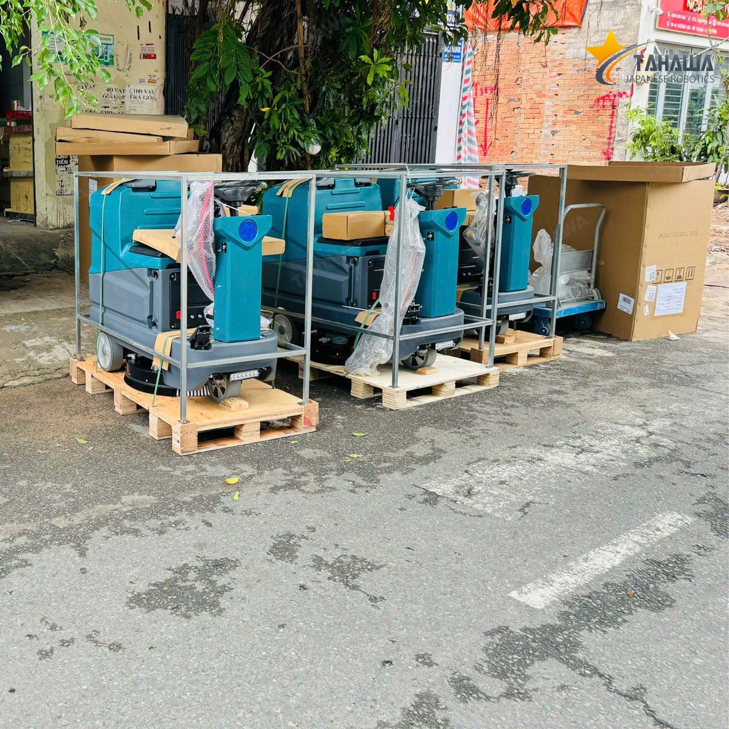 Máy chà sàn ngồi lái của nhật Tahawa KF80A dùng bình Máy chà sàn ngồi lái của nhật Tahawa KF80A dùng bình