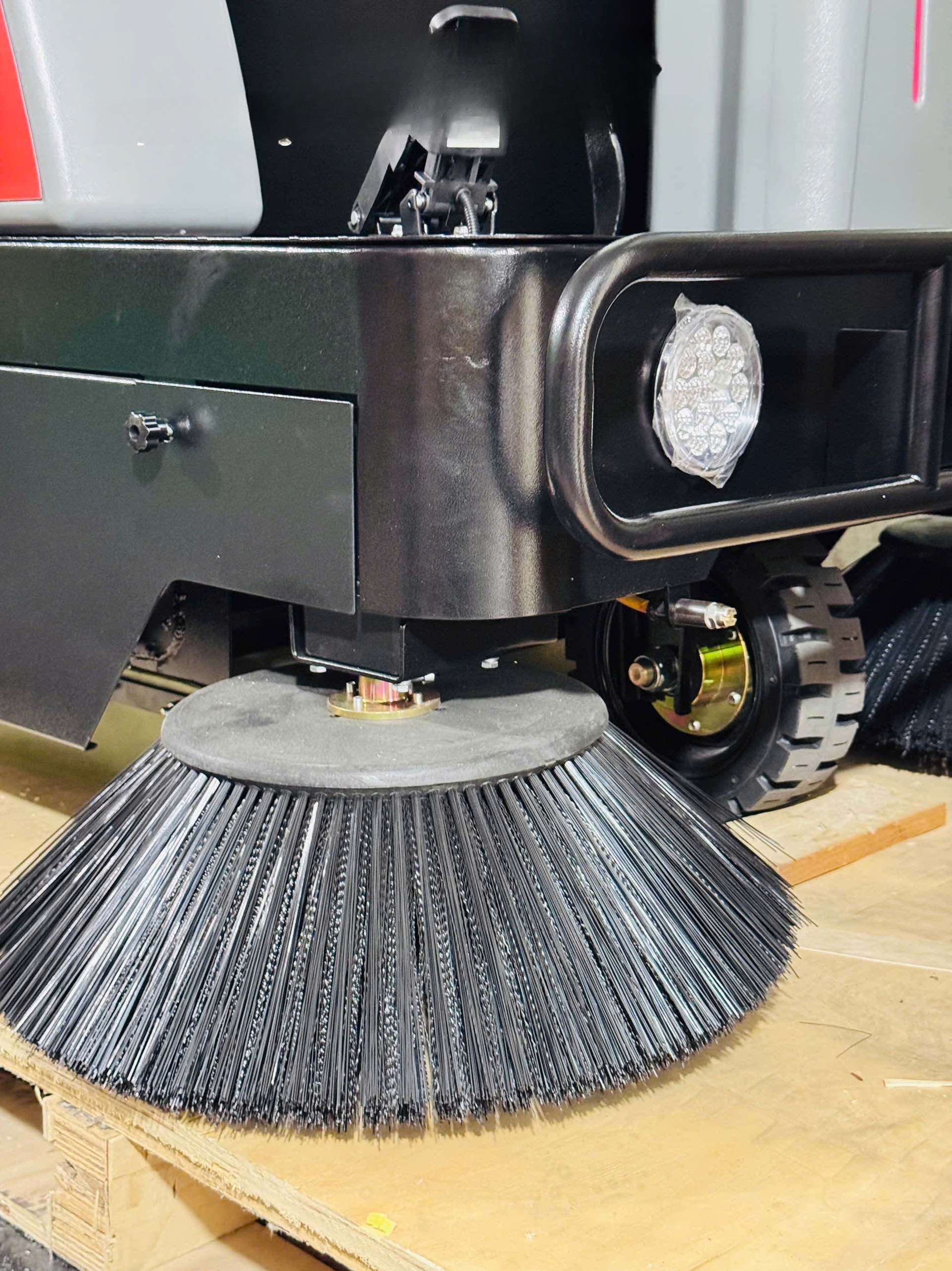 Xe quét rác ngồi lái TAHAWA KF138 dùng bình Xe quét rác ngồi lái TAHAWA KF138 dùng bình