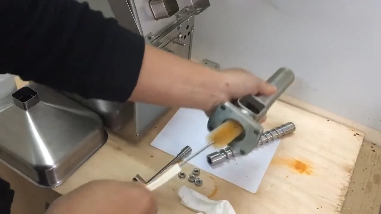 Khắc phục 3 sự cố thường gặp khi sử dụng máy ép dầu mà bạn cần biết Khắc phục 3 sự cố thường gặp khi sử dụng máy ép dầu mà bạn cần biết