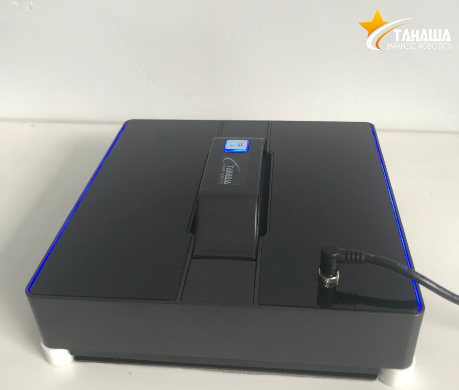 Robot lau kính Tahawa Nhật Bản TH-09GL đã kết nối nguồn điện Robot lau kính Tahawa Nhật Bản TH-09GL đã kết nối nguồn điện