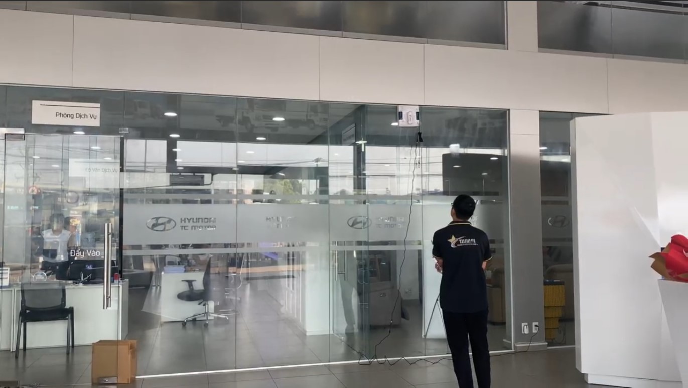 Tahawa Bàn Giao Robot Lau Kính Cho Hyundai Việt Nhân – Giải Pháp Tối Ưu Hóa Vệ Sinh Mặt Kính Tòa Nhà Tahawa Bàn Giao Robot Lau Kính Cho Hyundai Việt Nhân – Giải Pháp Tối Ưu Hóa Vệ Sinh Mặt Kính Tòa Nhà