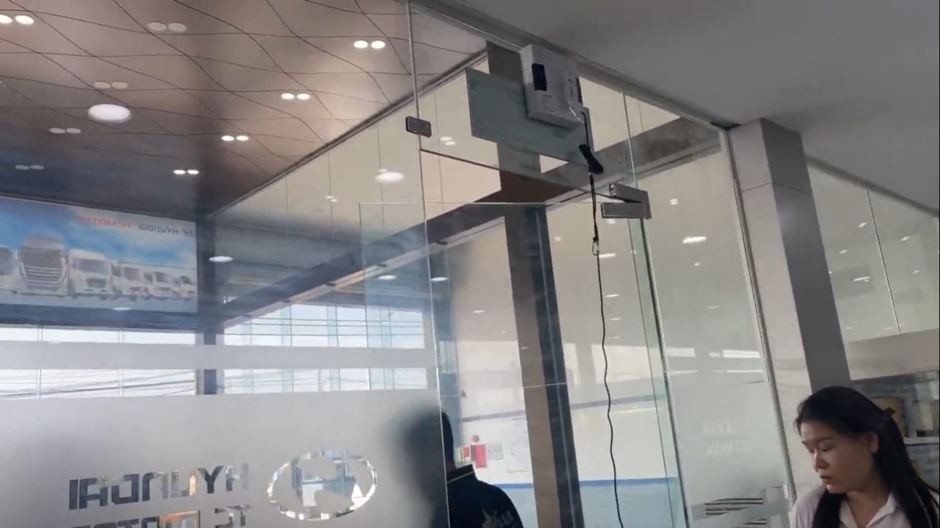 Tahawa Bàn Giao Robot Lau Kính Cho Hyundai Việt Nhân – Giải Pháp Tối Ưu Hóa Vệ Sinh Mặt Kính Tòa Nhà Tahawa Bàn Giao Robot Lau Kính Cho Hyundai Việt Nhân – Giải Pháp Tối Ưu Hóa Vệ Sinh Mặt Kính Tòa Nhà