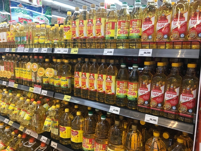 dầu đậu nành rẻ hơn và dễ mua hơn so với dầu hướng dương dầu đậu nành và dầu hướng dương loại nào tốt hơn