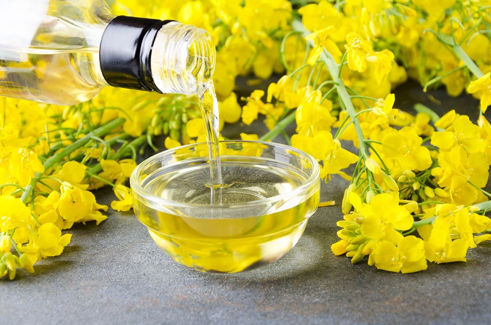 Dầu hạt cải có thể bị oxy hóa khi sử dụng ở nhiệt độ cao Dầu hạt cải có thể bị oxy hóa khi sử dụng ở nhiệt độ cao