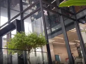 Trải Nghiệm Robot Lau Kính Thế Hệ Mới Tahawa TH-YW530 Tại Công Ty Cổ Phần QH Plus