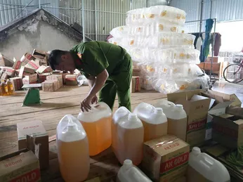 CẢNH BÁO: DẦU ĂN GIẢ LAN TRÀN – NGUY CƠ TRỰC TIẾP ĐẾN SỨC KHỎE NGƯỜI TIÊU DÙNG