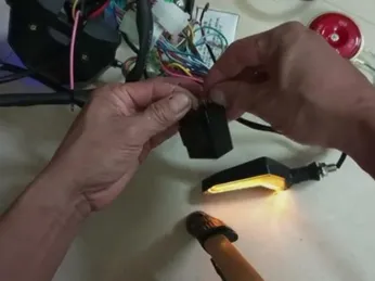 Nguyên Nhân Xe Đạp Điện Bị Kêu Tít Tít Xi Nhan Liên Tục Do Đâu? Cách Khắc Phục Như Thế Nào?