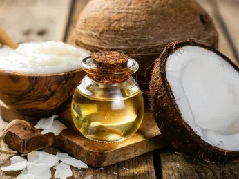 Dầu dừa có làm trắng da không? Công dụng và cách sử dụng an toàn cho làn da