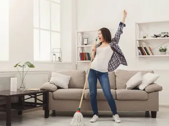 Xu hướng dọn dẹp nhà cửa để “xả stress” của giới trẻ hiện nay