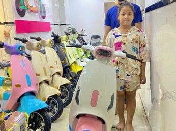 Mua xe điện cho con vào năm học mới: Đừng chỉ nhìn vào giá