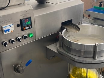 Khi nào nên nâng cấp từ máy ép dầu mini lên máy công nghiệp? Dấu hiệu nhận biết và thời điểm đầu tư hiệu quả