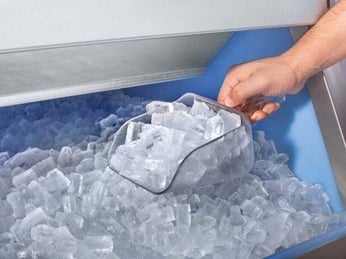 Cách Tính Lượng Đá Tiêu Thụ Trong Quán Cà Phê Chính Xác Để Chọn Máy Làm Đá Phù Hợp