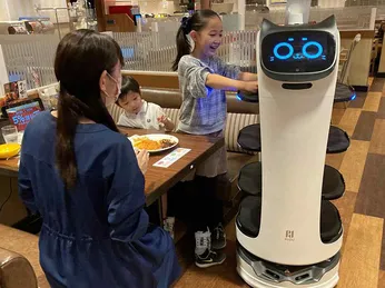 Xu Hướng Robot Phục Vụ - Thay Thế Con Người Trong Tương Lai