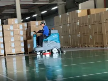 Tahawa bàn giao máy chà sàn ngồi lái HC660 cho Công ty TNHH MTV Thương mại Sản xuất Lạc Long