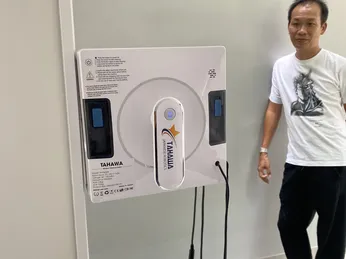 So Sánh Robot Lau Kính TH-YW509 Với Robot Lau Kính Sử Dụng Pin Trên Thị Trường Hiện Nay