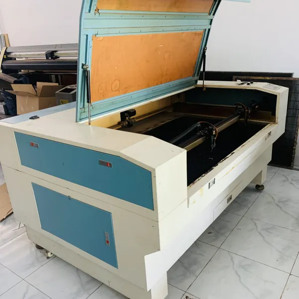 Thu mua máy cắt khắc Laser hư cũ giá cao