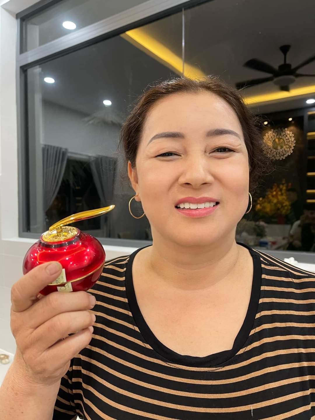 Da khách dùng kem nám queenie Da khách dùng kem nám queenie