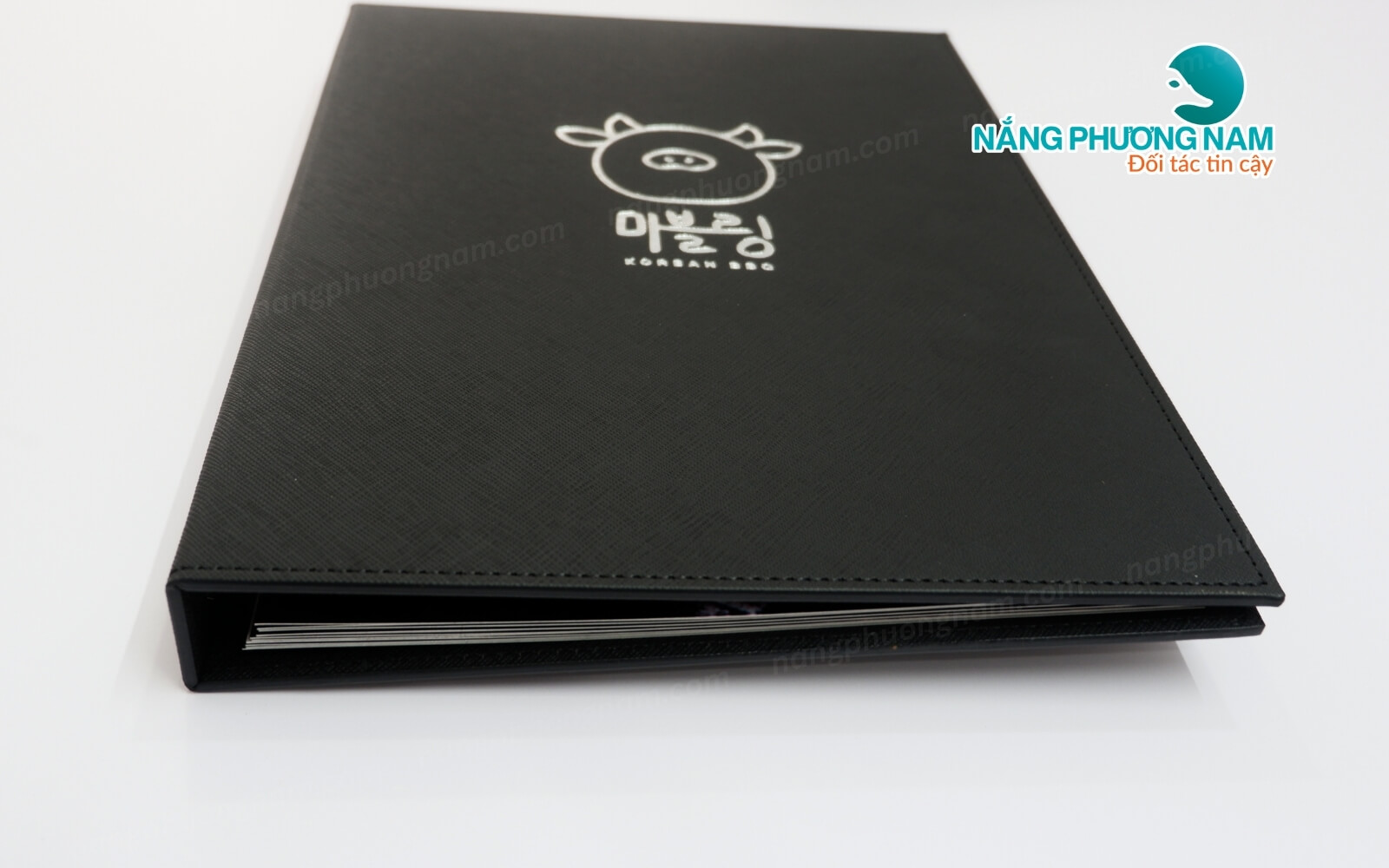 menu-da-ep-nhu Cận cảnh menu được thiết kế tại xưởng in Nắng Phương Nam