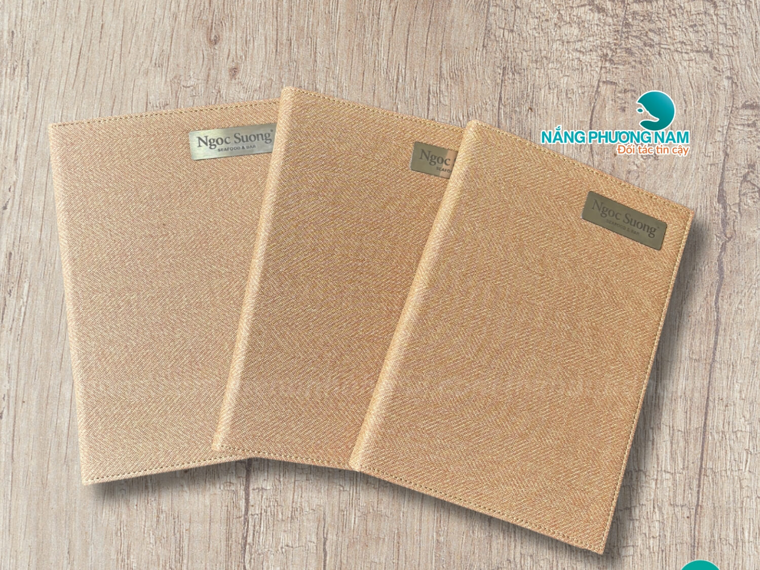 bia-menu-a5-bang-da Bìa menu a5 bằng da