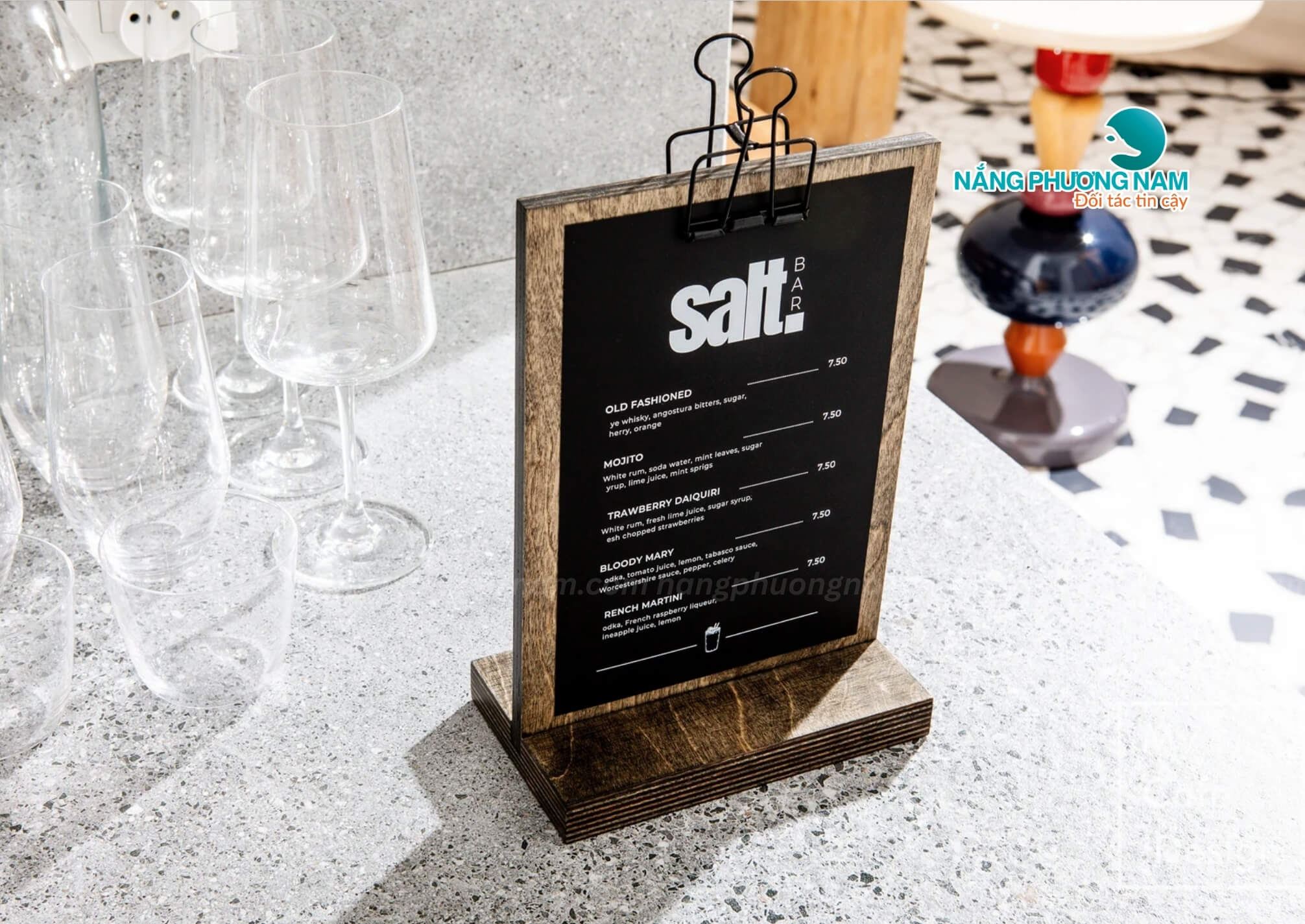 menu-bia-go-de-ban Menu bìa gỗ để bàn đẹp