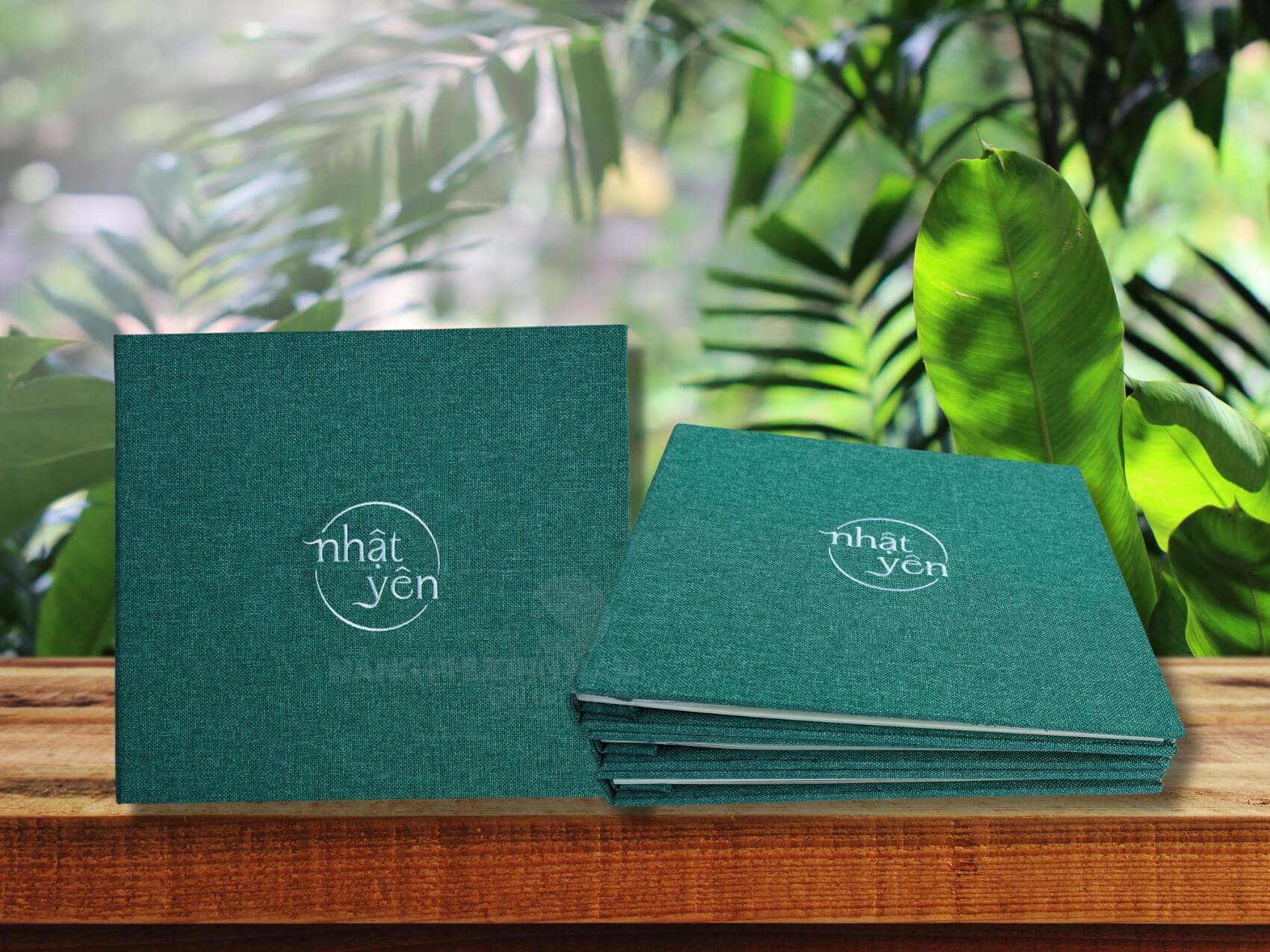 menu-bia-vai-logo-theu mẫu thiết kế menu dạng cuốn