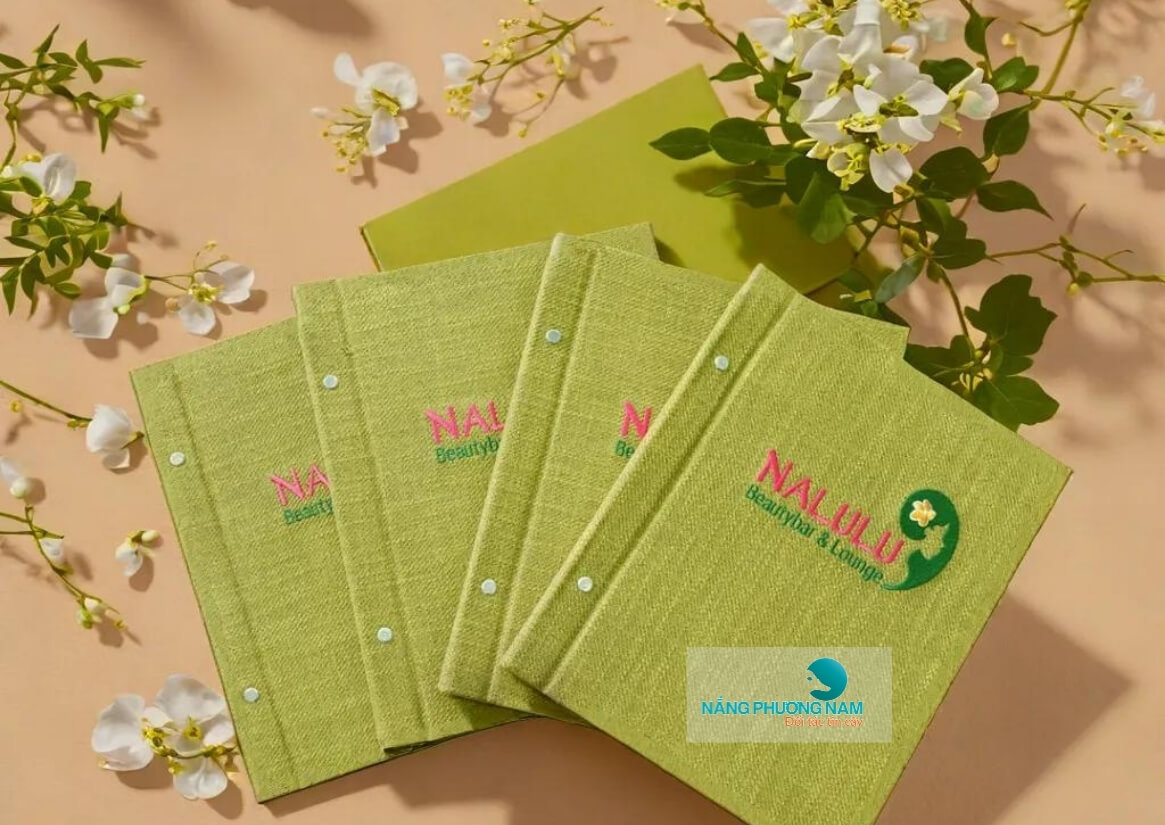 menu-bia-vai-nalulu Menu bìa vải logo thêu