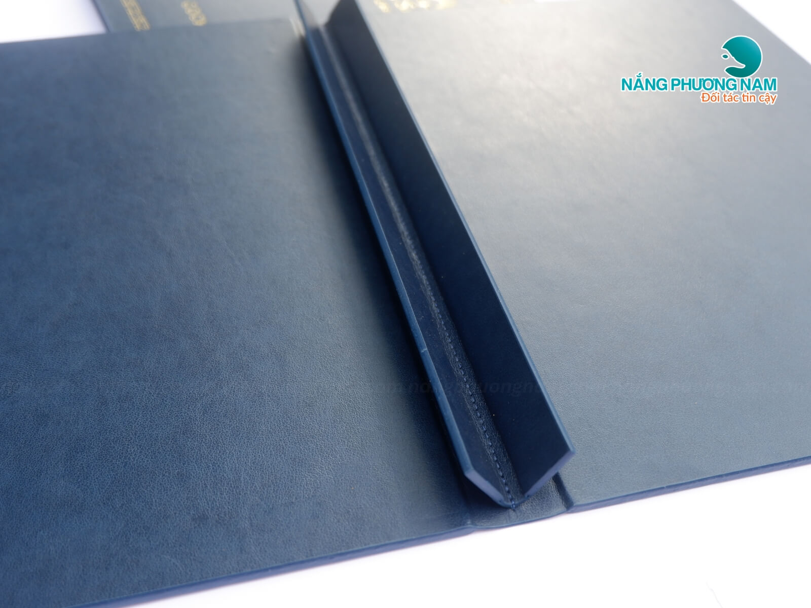 gay-bia-menu-da Gáy bìa menu da