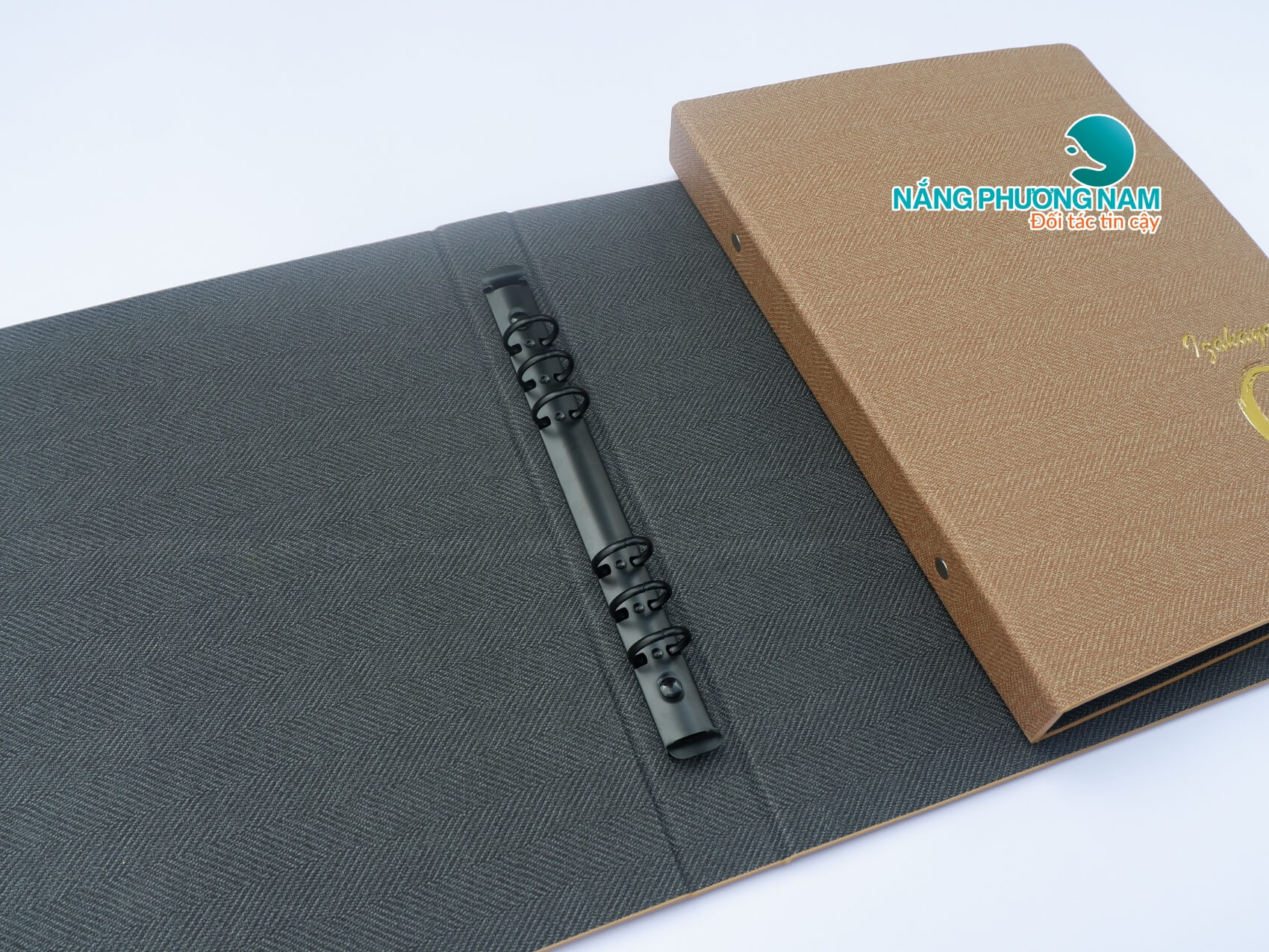 menu-da-ep-kim Mẫu menu da bìa còng logo ép kim