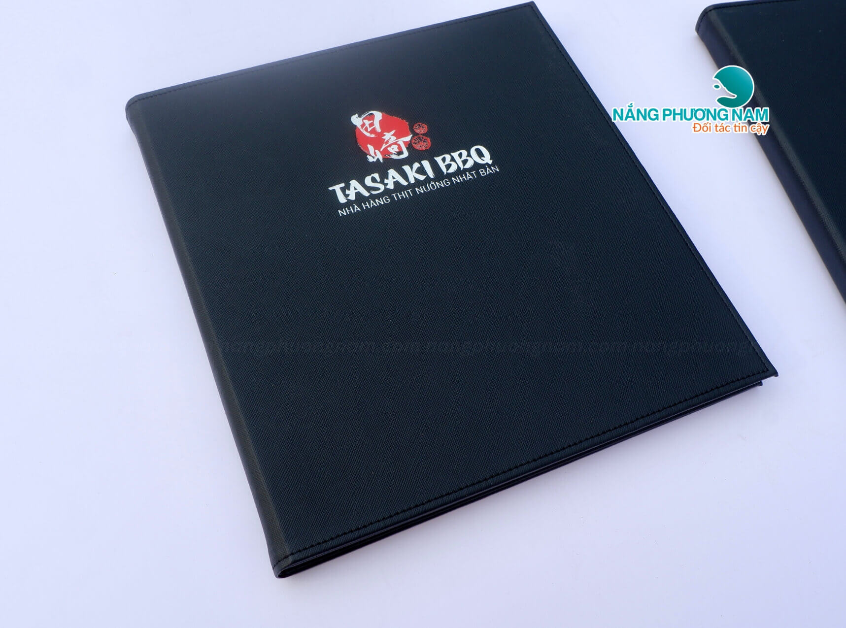 lam-bia-menu-nha-hang Đơn vị in ấn bìa menu nhà hàng uy tín