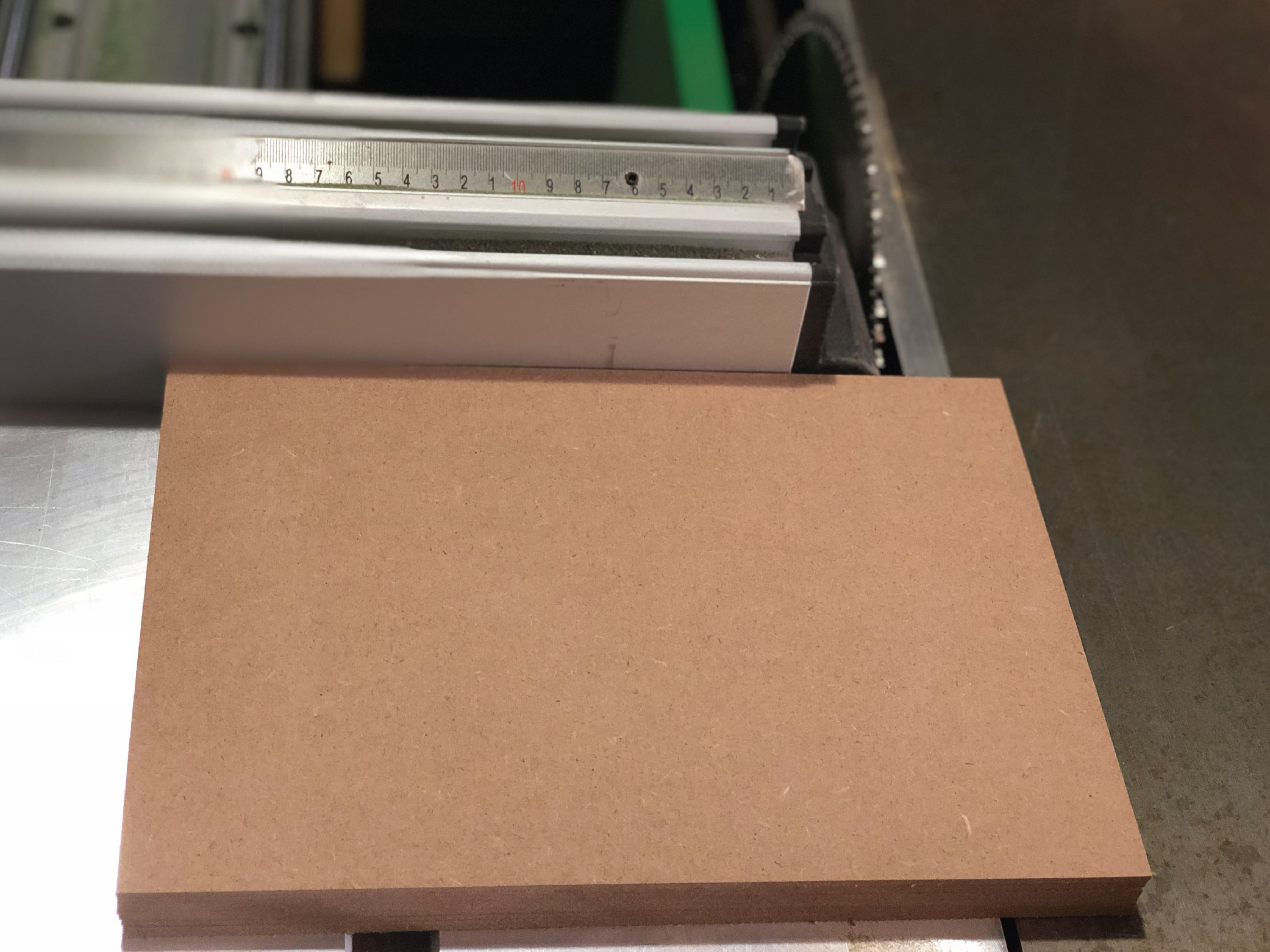 Gỗ được cắt bằng máy cắt hiện đại Gỗ được cắt bằng máy cắt hiện đại