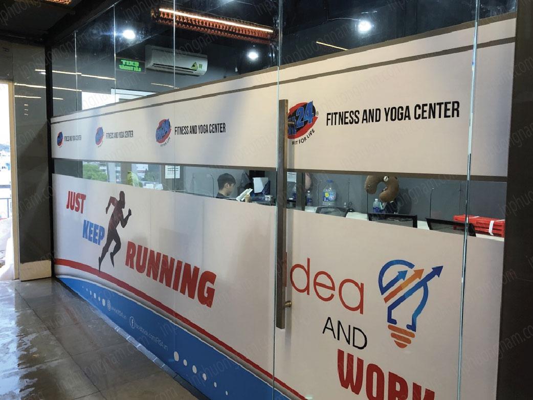 in decal dán lên kính - decal sữa in decal dán lên kính - decal sữa