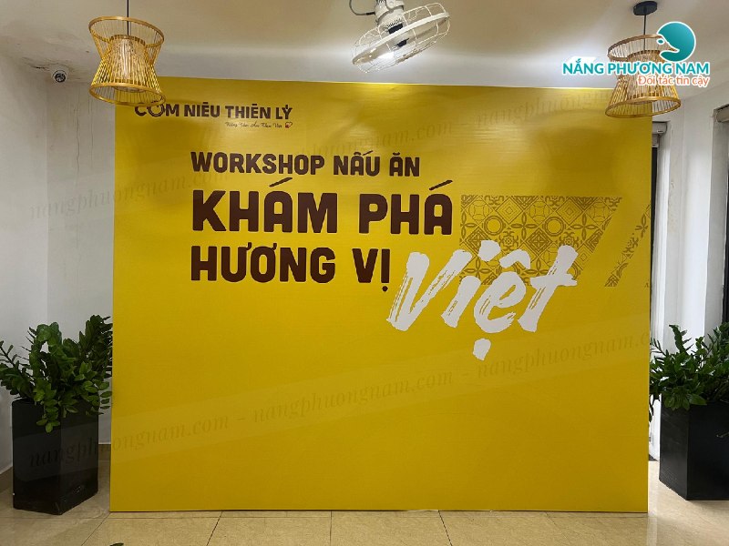 backdrop-quang-cao-cho-nha-hang-com-nieu-thien-ly backdrop quảng cáo cho nhà hàng cơm niêu thiên lý