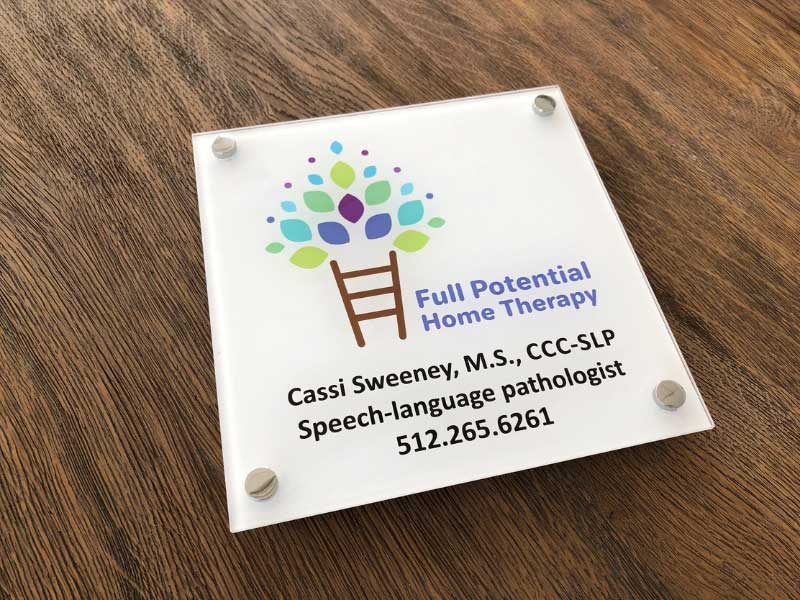 bang-hieu-treo-tuong mẫu bảng hiệu bằng kính hiện đại