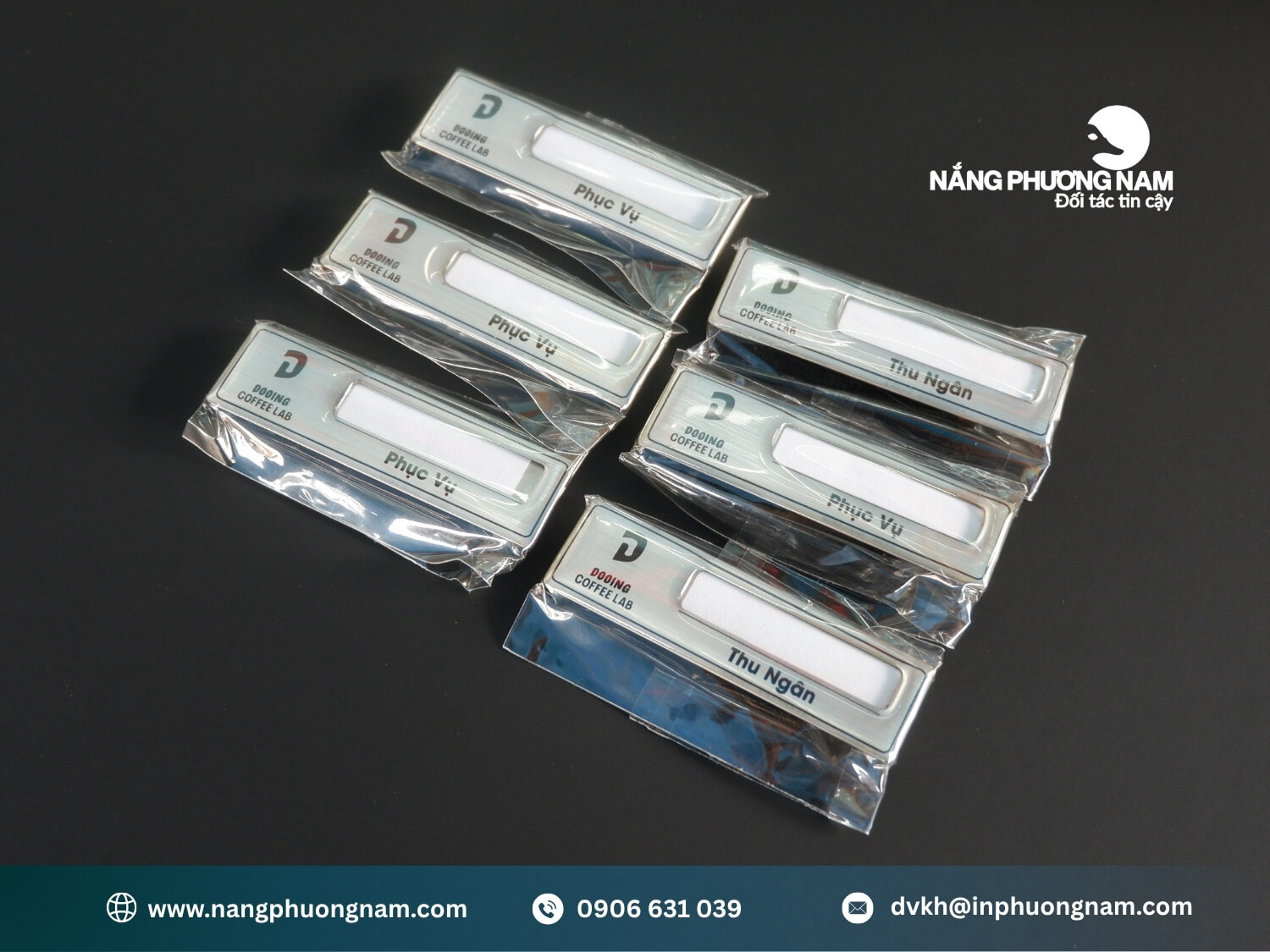 bang-ten-nhan-vien-bang-nam-cham Mẫu bảng thẻ đeo nhân viên bằng nam châm