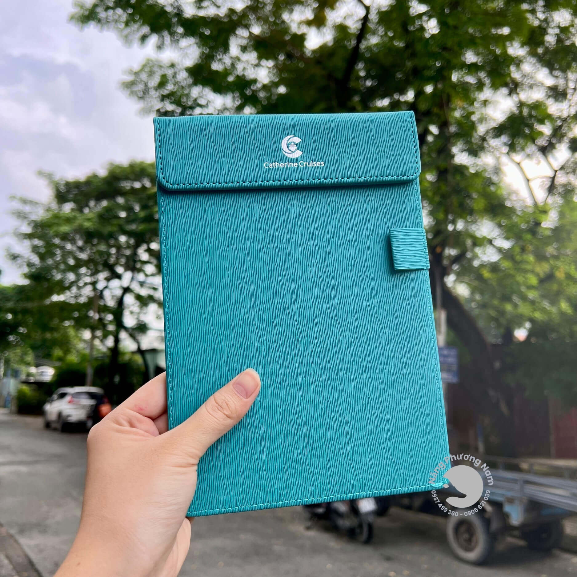 bia-kep-bill-cam-tay-thanh-toan-dep-an-tuong bìa kẹp bill thanh toán đẹp ấn tượng