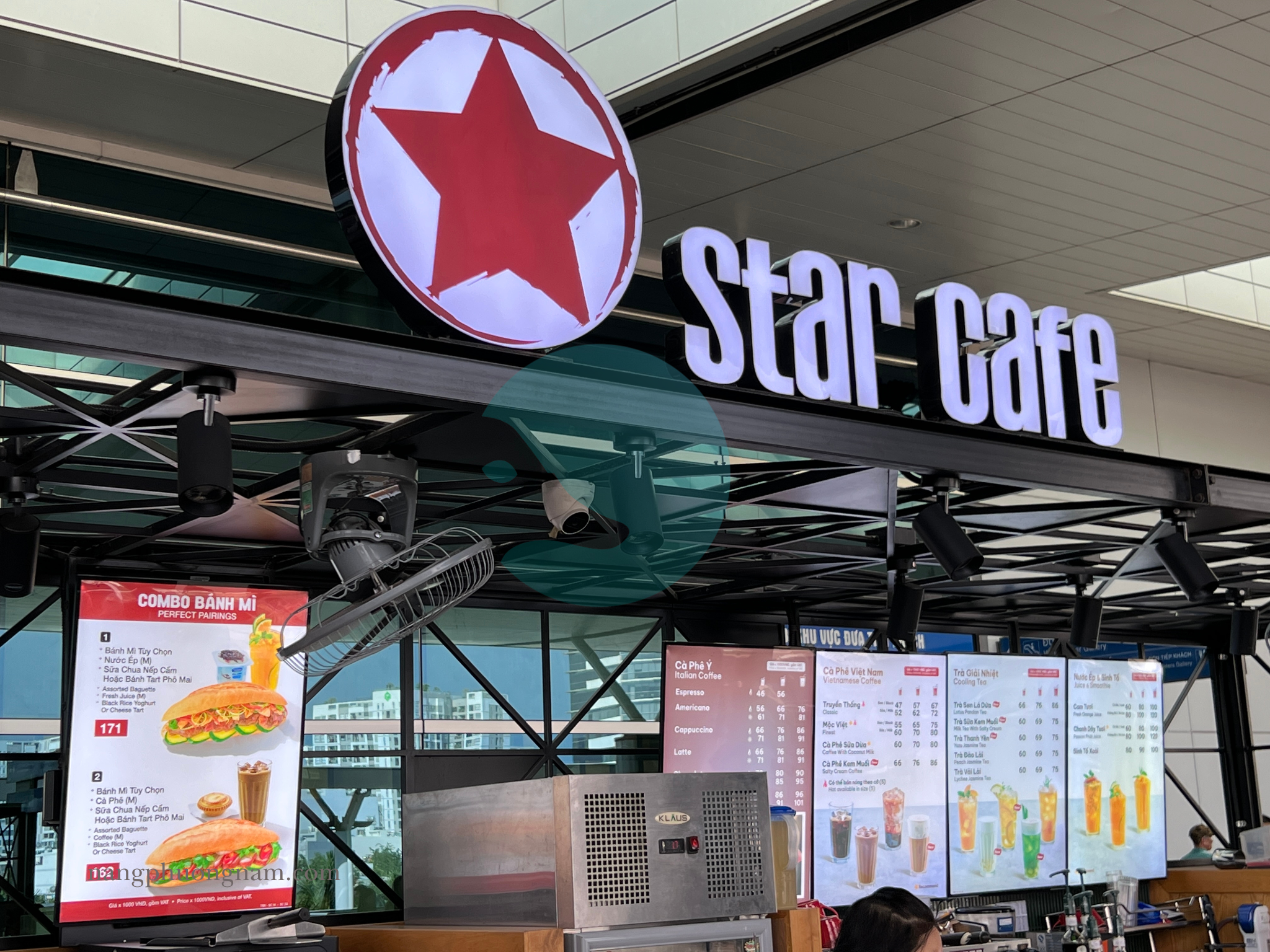 bien hieu quang cao star cafe tai san bay