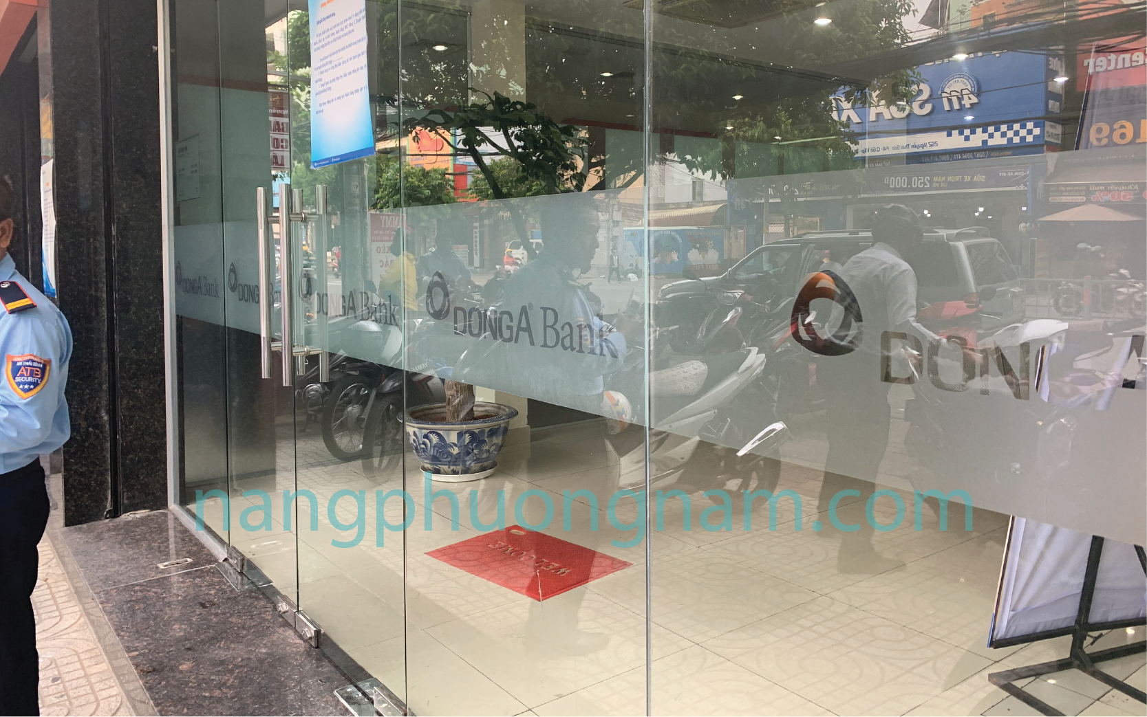 cách dán decal kính - thành phẩm hoàn thành cách dán decal kính - thành phẩm hoàn thành