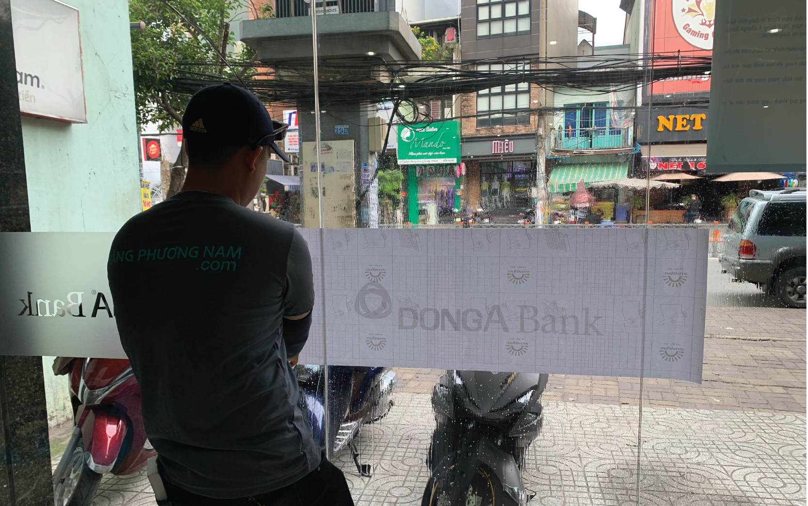 cách dán decal kính - úp ngược decal cách dán decal kính - úp ngược decal