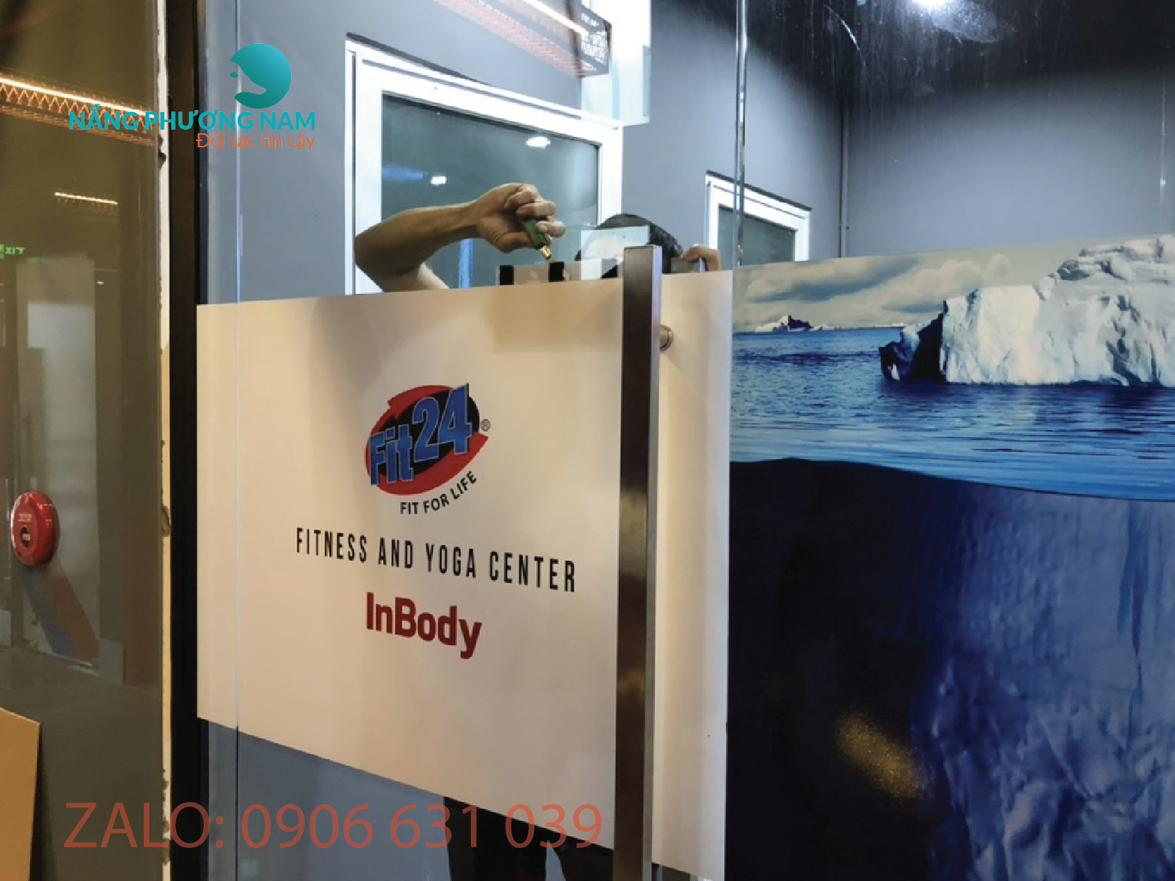 Dan decal kinh van phong moi