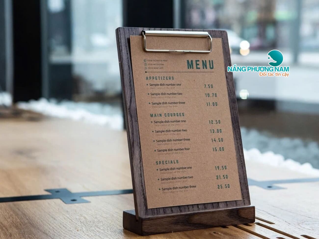 gia-in-menu-bia-go Menu gỗ đứng để bàn