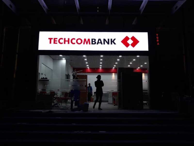 hop-den-quang-cao-ngan-hang-dep biển hiệu quảng cáo ngân hàng techcombank