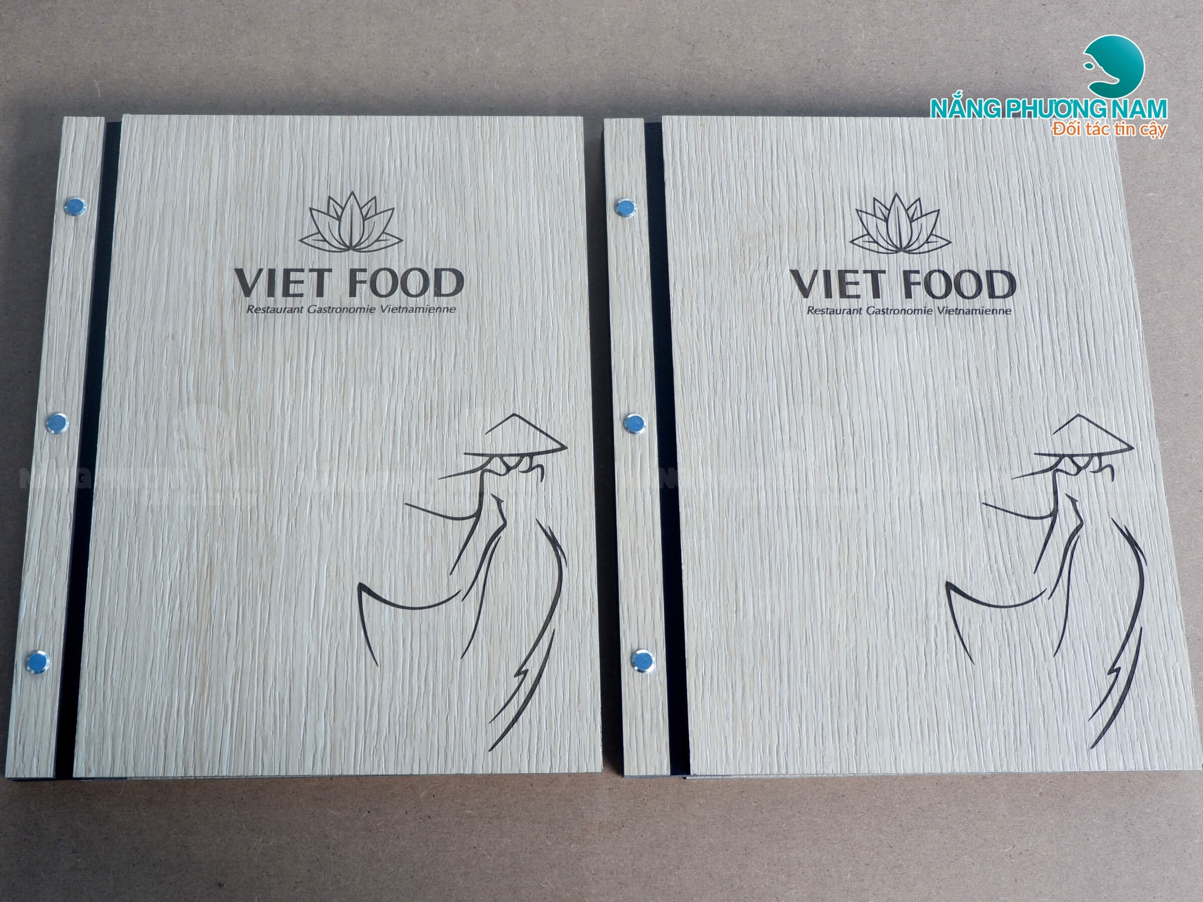 in-an-menu-bia-go-dep-thiet-ke-sang-trong In ấn menu bìa gỗ theo yêu cầu của khách hàng