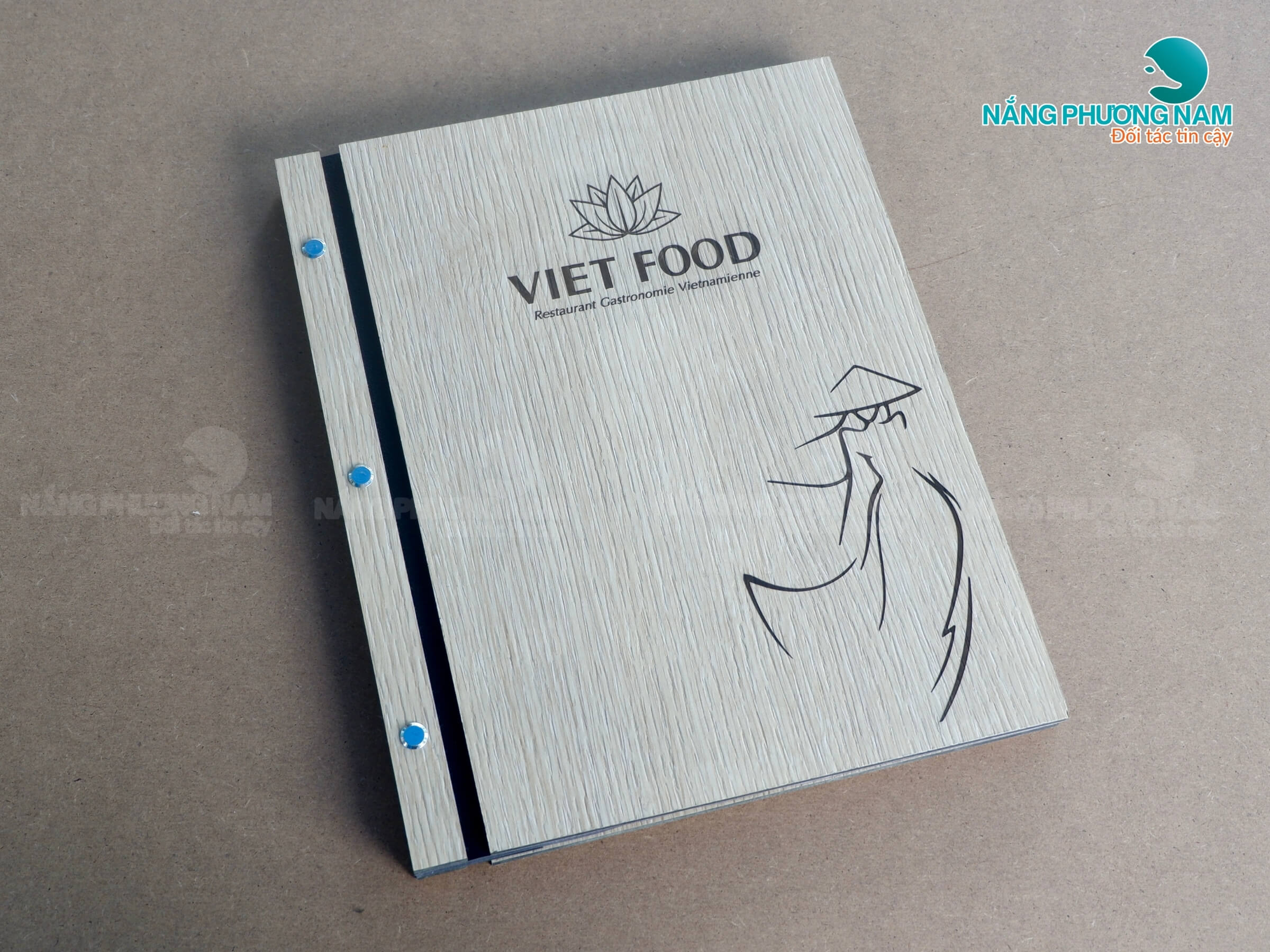 in-an-menu-bia-go làm menu bìa gỗ theo yêu cầu
