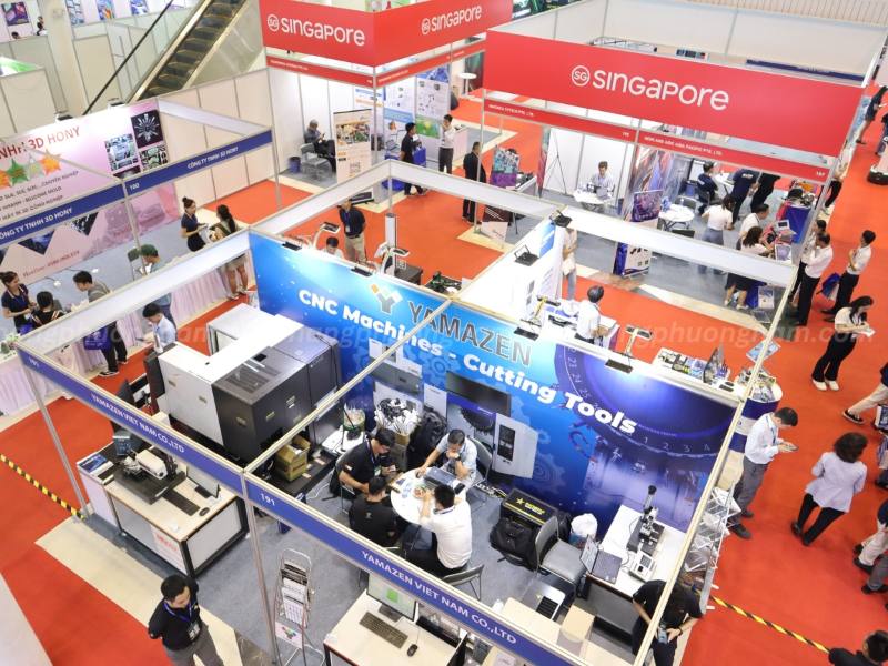 in-decal-dan-trien-lam Decal PP giúp gian hàng triển lãm của bạn thêm đẹp và chuyên nghiệp hơn