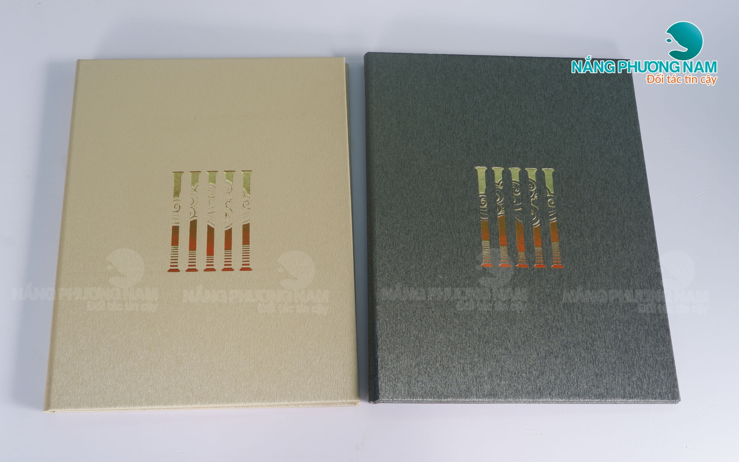 in-menu-bia-da-ep-kim Bộ bìa menu ép kim sang trọng